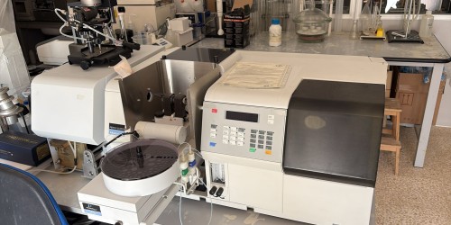 Spettrofotometro di assorbimento atomico Perkin Elmer AAnalyst 100 fiamma e fornetto con autocampionatore